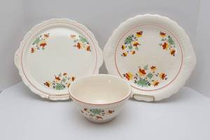 lot 309 image: Vintage Serving Platters and Bowl - 3 Pieces