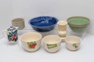 lot 308 image: Miscellaneous Kitchen Decor