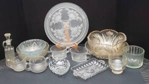 lot 315 image: 11 Pieces of Glassware and Serving Ware