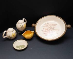 lot 322 image: Yellow and Green Kitchen Decor - 5 Pieces