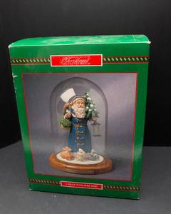 lot 327 image: House of Floyd A Walk with Pere Noel Holiday Figurine