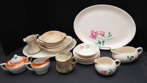 lot 317 image: Vintage Floral Dishware - 19 Pieces