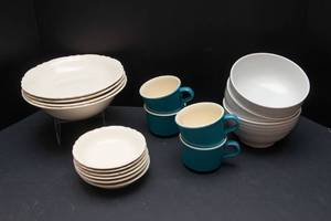 lot 325 image: Miscellaneous Dishware - Blue Mugs and White Bowls