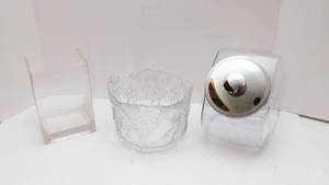 lot 334 image: Large Glass Items