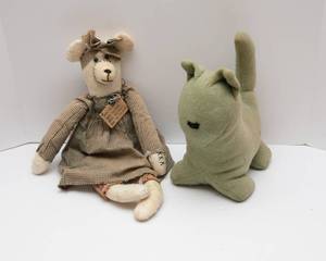 lot 336 image: Two Stuffed Animals