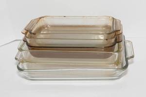 lot 343 image: Glass Baking Dishes