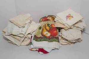 lot 348 image: Collection of Hand Towels, Cloth Napkins, and Kitchen Towels
