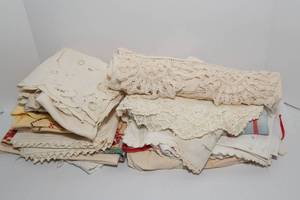 lot 352 image: Vintage Embroidered Linens - Mainly Table Coverings