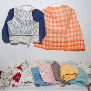lot 349 image: Vintage Waist Aprons - 21 Pieces