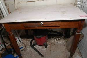 lot 363 image: Vintage Drapers Table