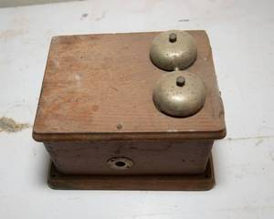 lot 376 image: Antique Telephone Ringer Box