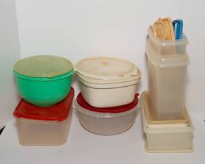 lot 384 image: Vintage Tupperware Collection