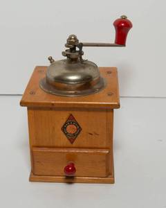 lot 387 image: Vintage Germany Coffee Grinder  Garantie Fur Jedes Stck
