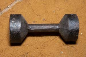 lot 395 image: Vintage 10 LB Weight - Made in Korea