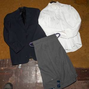 lot 424 image: Mens Dress Clothes