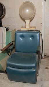 lot 432 image: Helene Curtis Salon Hair Dryer Chair