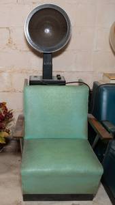 lot 431 image: Vintage Venus Plus by Highland Beauty Salon Hair Dryer Chair