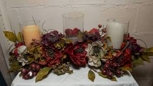 lot 434 image: Floral Candle Arrangment