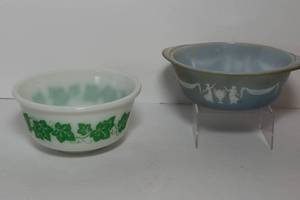 lot 438 image: Vintage Hazel Atlas Ivy Bowl and Glass Bake Cameo Blue Bowl