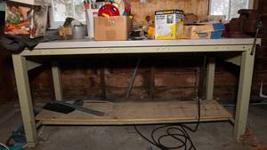 lot 462 image: Workbench and Contents on Top
