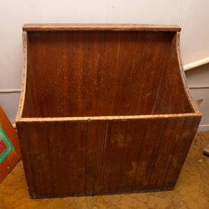 lot 469 image: Vintage Wooden Woodbox