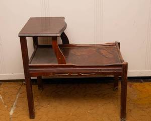 lot 470 image: Vintage Mid Century Modern End Table