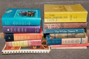 lot 472 image: Vintage Books including 4 1960s Readers Digest Books