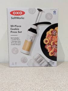 BRAND NEW OXO SOFTWORKS 20PC. COOKIE PRESS SET