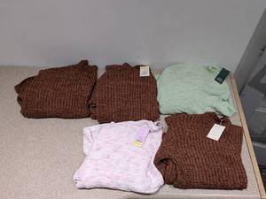 (5) BRAND NEW SIZE MEDIUM ASSORTED SWEATERS