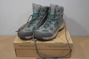 Vasque 7553 Breeze Womens Hiking Boots -Size 9W