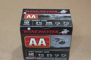 25 Winchester AA 12 Gauge 2-34 Light 7.5 Shot Shotshells