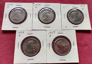 lot 19 image: (5) Susan B. Anthony Dollars