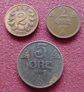 lot 35 image: (3) Vintage Norwegian Coins