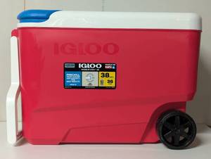 lot 9 image: Igloo Wheelie Cool 38qt Rolling Cooler