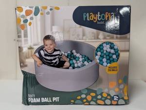 lot 37 image: Playtopia 36 Foam Ball Pit with 250 ct Ball
