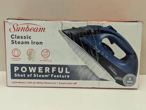 lot 5 image: Sunbeam 1200W Classic Steam Iron with Shot of Steam Feature