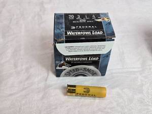 lot 9 image: Federal Waterfowl Steel Shot 20 Gauge 3-Inch 4 Shot Shells