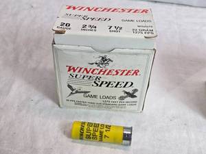 lot 12 image: Box of Winchester Super Speed 20 Gauge Game Loads - 2 34 inch 7 12 Shot Shotgun Shells