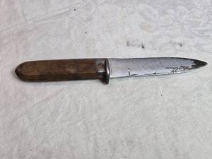 lot 24 image: Vintage Wood Handle Knife 11 Total Length