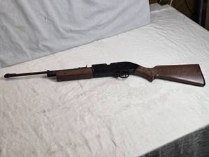 lot 40 image: Crosman 760 Pumpmaster Air Gun with Brown Stock