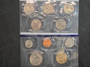 lot 48 image: Lot of U.S. Mint Coins - Quarters, Dime, Penny, Nickel, Half Dollar & Dollar from 2000