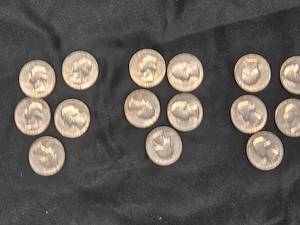 lot 79 image: Lot of 15 Bicentennial Quarters