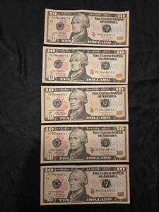 lot 104 image: Lot of 5 Sequential Ten Dollar Bills Series 2017 A - Uncirculated