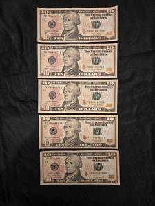 lot 105 image: Lot of 5 Sequential Ten Dollar Bills Series 2017 A - Uncirculated