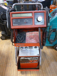 lot 19 image: Snap-On Heavy Duty AVR Starting and Charging Systems Tester
