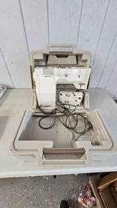 Bernina Sewing Machine with Case, Excellent Condition