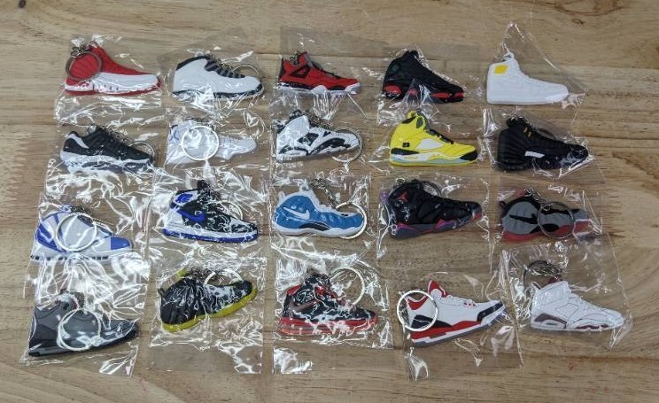 lot 21C image: 20 Brand New Nike Air Jordan Sneaker Air Max Foamposite Lebron Shoe Keychains N