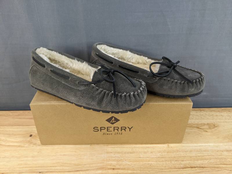 lot 112 image: New Gray Womens Sperry Junior Trapper Moccasin Slippers, Size 7 N