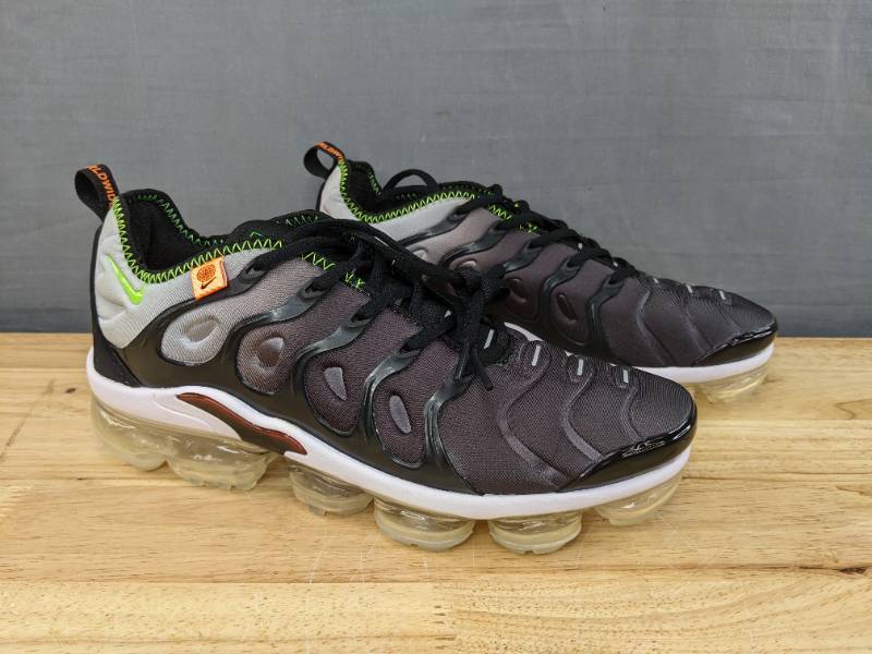 lot 40B image: Brand New Nike Air Vapormax Plus Black Mens size 10 I