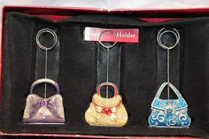 lot 69 image: St. Nicholas Square Photo Holder Set of 3 with Purse Design